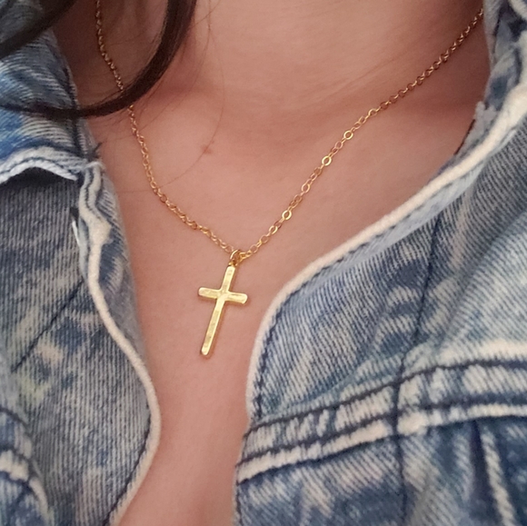 Gold cross necklace - Picture 2 of 6